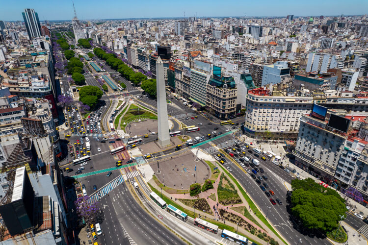 El Obelisco de Buenos Aires, en la avenida 9 de Julio en el cruce con Corrientes