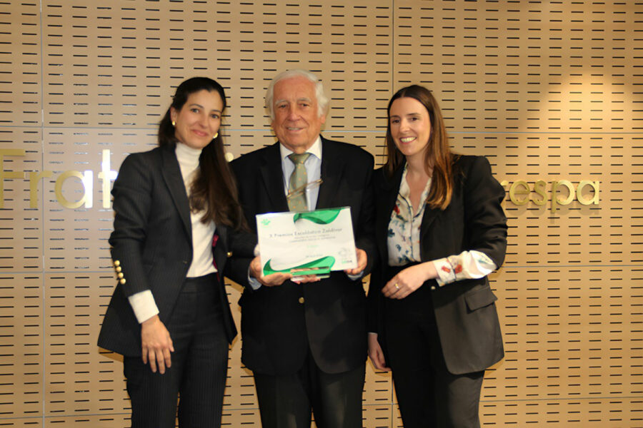 María Gómez Ormazabal, Carlos Espinosa de los Monteros y Ainhoa Mendiola Zapirain.